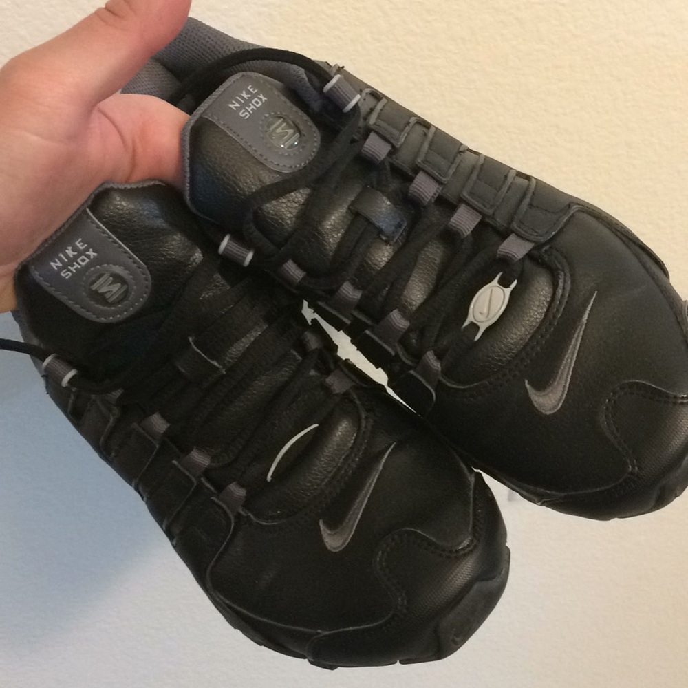 Women’s size 8 Nike Shox